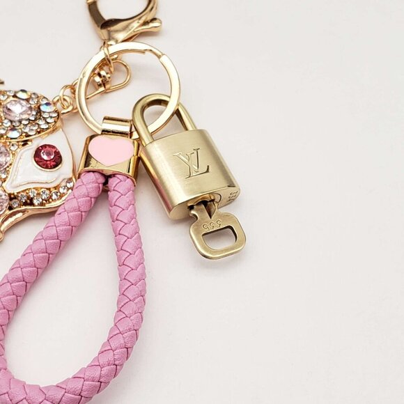 Authentic Louis Vuitton Lock & Key with unbranded Bagcharm, Keycharm 121825 - Picture 8 of 10